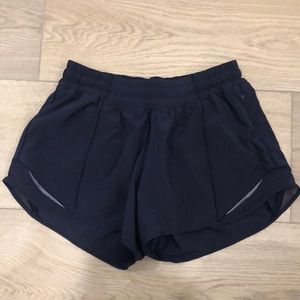Lululemon Hotty Hot Short Long Size 6 Navy